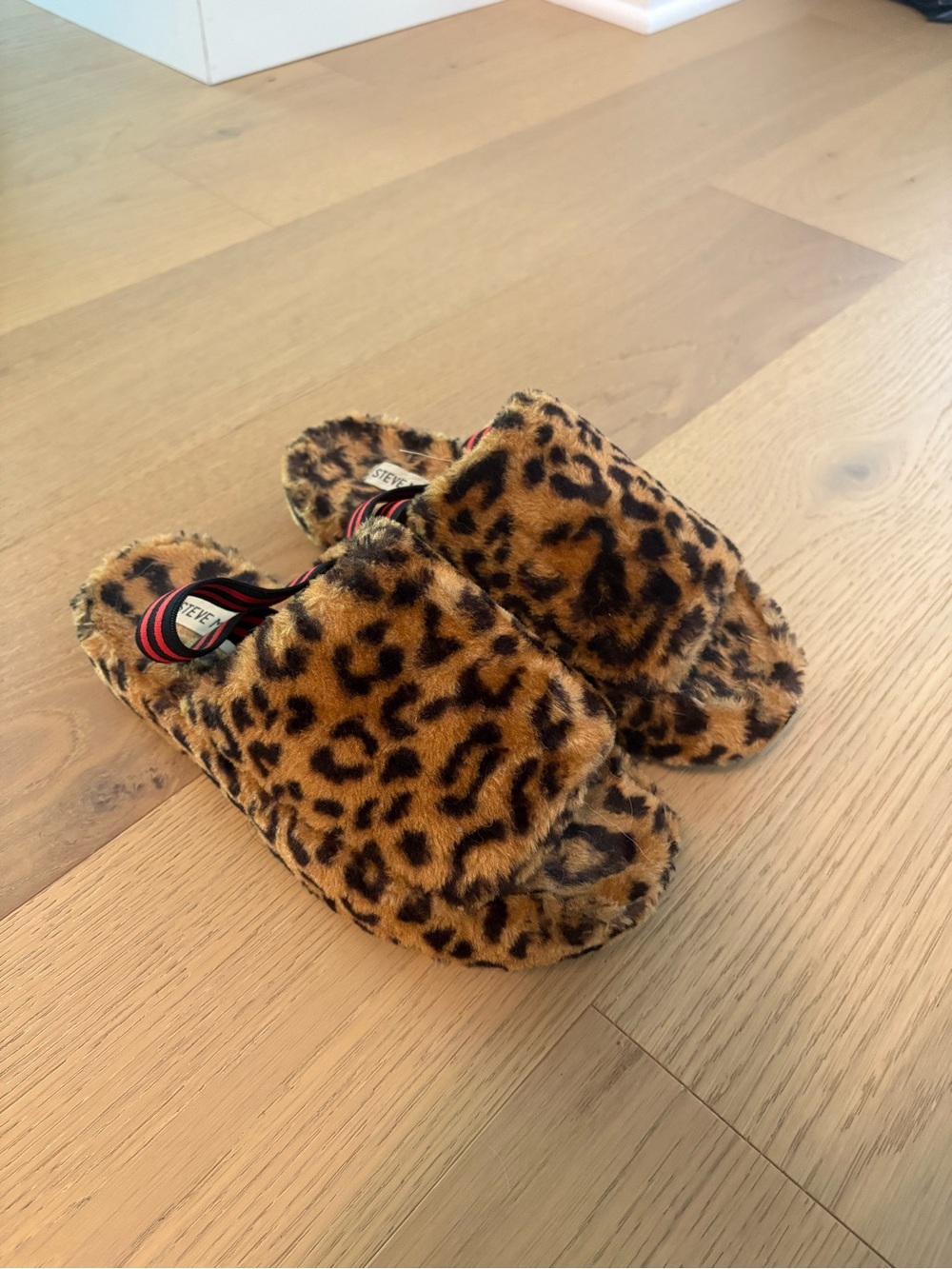 Steve Madden Leopard Print Fuzzy Slide Slippers
